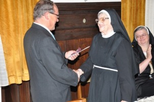 Bürgermeister Redl gratuliert Sr. Agnes