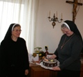 Sr. M. Clauda Deinhofer (li)