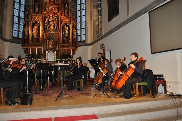 6.4.2013: Benefizkonzert \"Ensemble Saitenstreiche\"