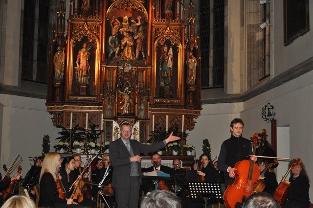 6.4.2013: Benefizkonzert \"Ensemble Saitenstreiche\"